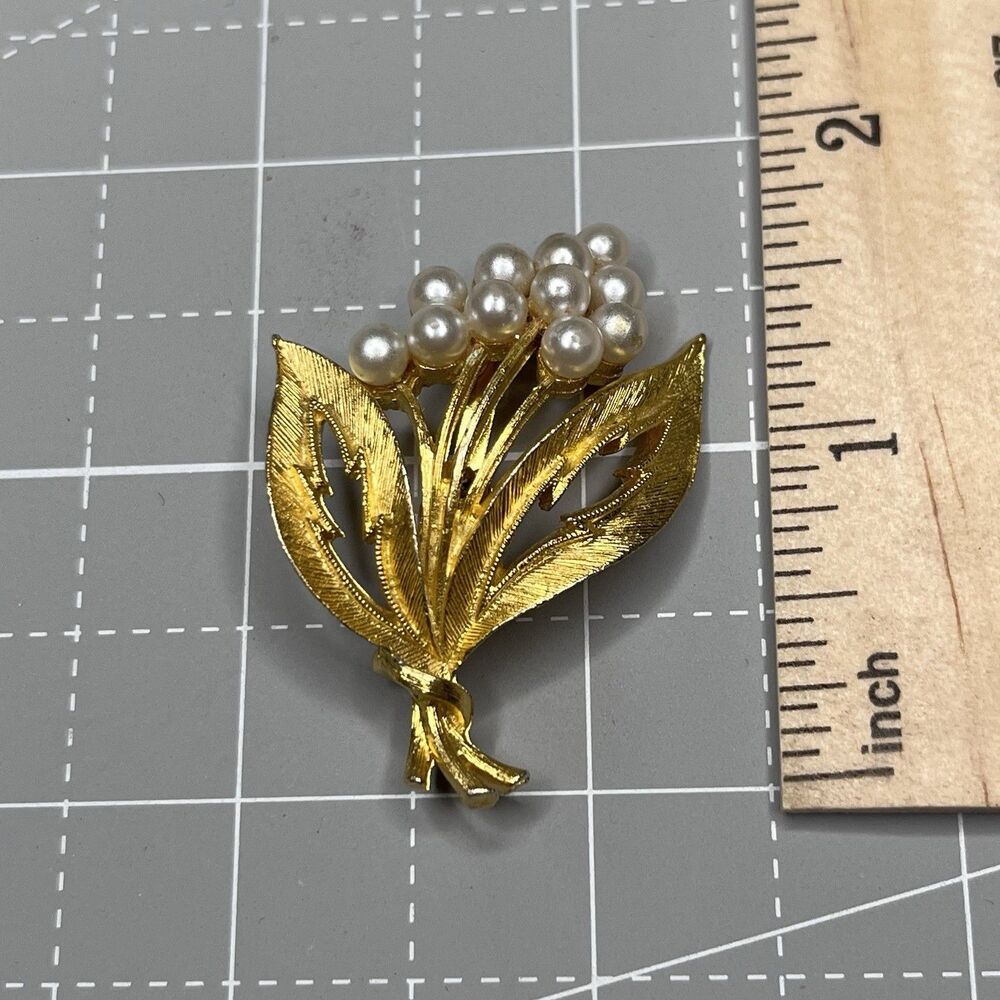 Vintage JJ Jonette Gold Tone Leaf Brooch Faux Peart Beads